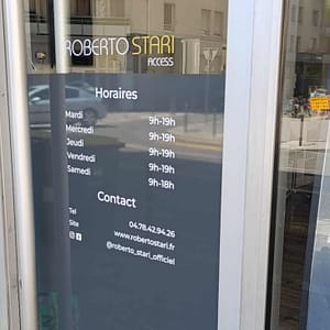 marquage vitrine commercial lyon-2