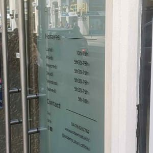 marquage vitrine commercial lyon-4