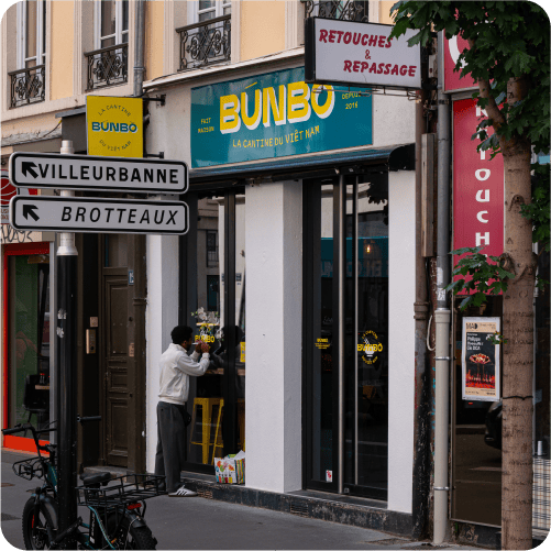 Vitrophanie-lettrage-bunbo-restaurant.png