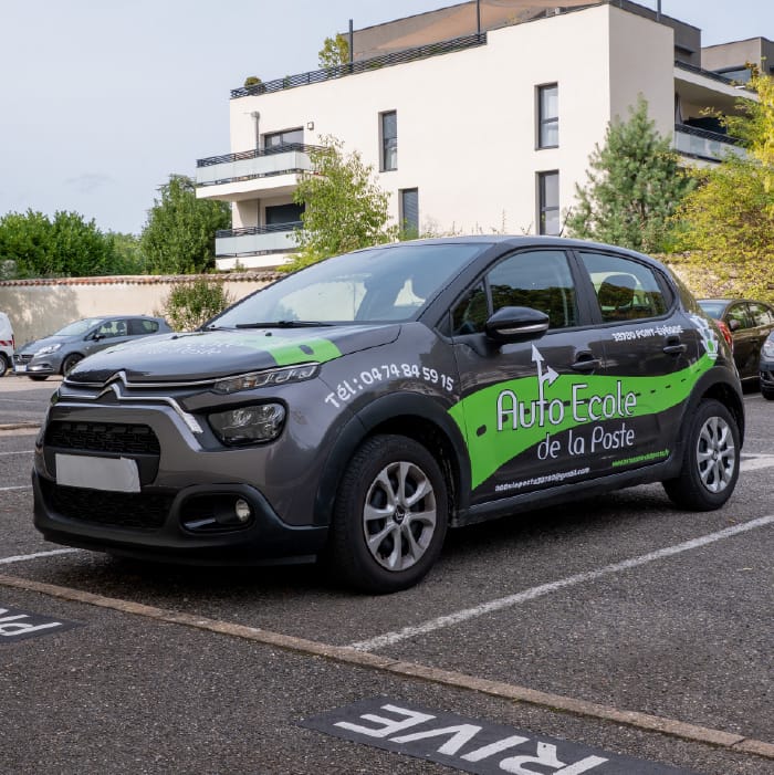 Flocage complet de la voiture d’auto-école à Lyon – Auto-École de La Poste-80