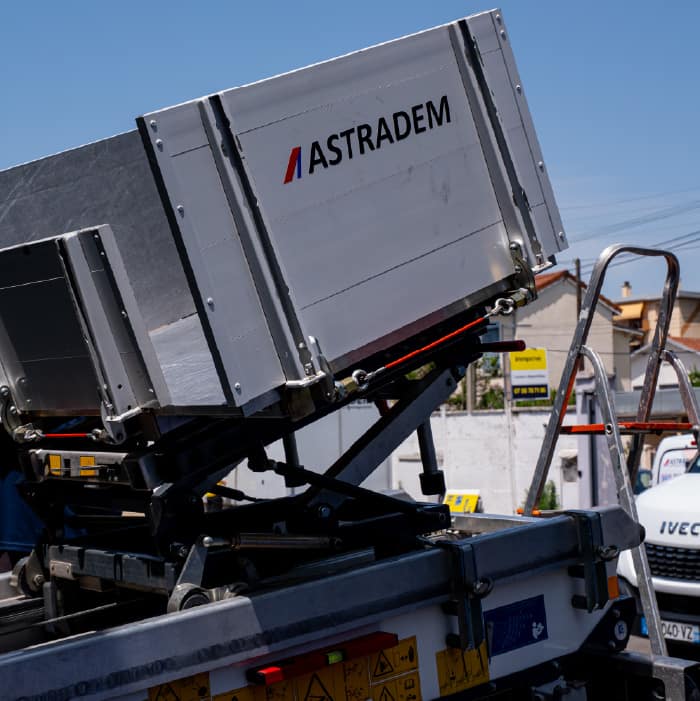 Marquage publicitaire sur monte-meubles Astradem à Villeurbanne-80